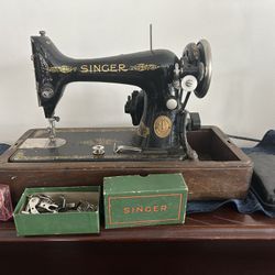 Vintage Singer Sewing Machine Model 99
