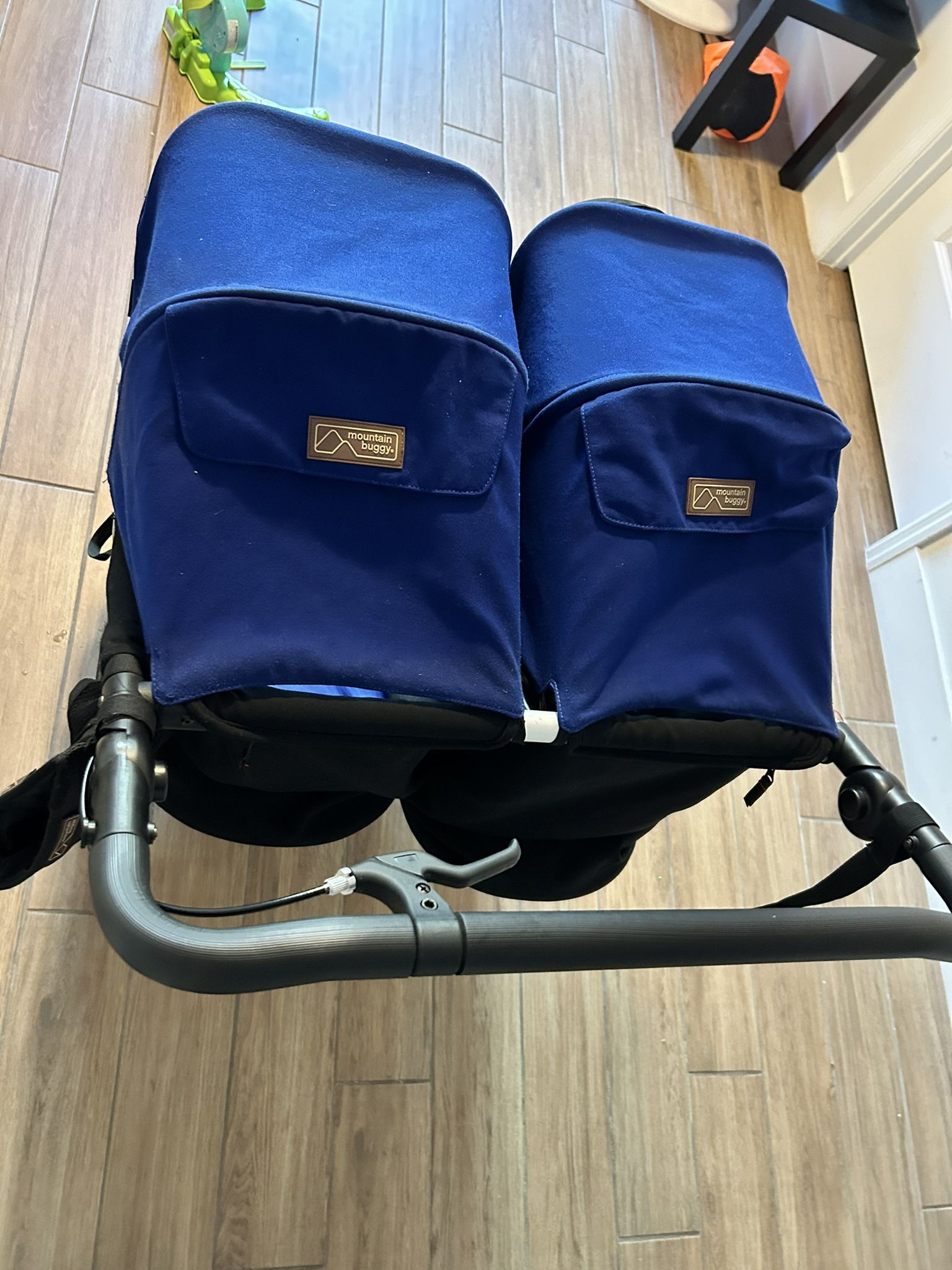 Double Stroller Mountain Buggy Duet V3 Stroller (VERY GOOD CONDITION)
