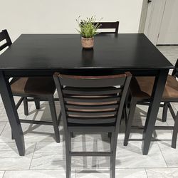 High Dining Set Of Tableta And Chairs 