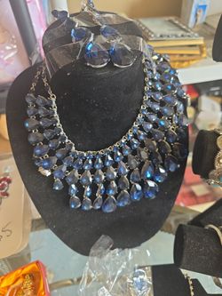 Necklace and earring set