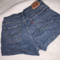 Levi’s Mom Shorts