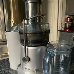 Breville Jucer Used Once.