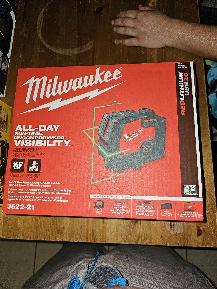 Milwaukee M12-Volt Lithium-Ion Cordless Green 125 ft. Cross Line and Plumb Points Laser Level (Tool-Only)