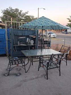 6pc patio table and chair set only.