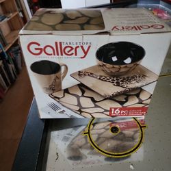 16 Piece Dinnerware Set.   Never Opened