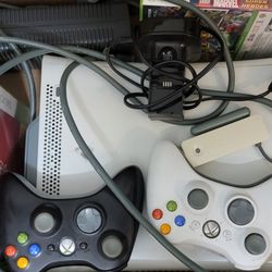 Xbox 360 Bundle With Games And Controls 