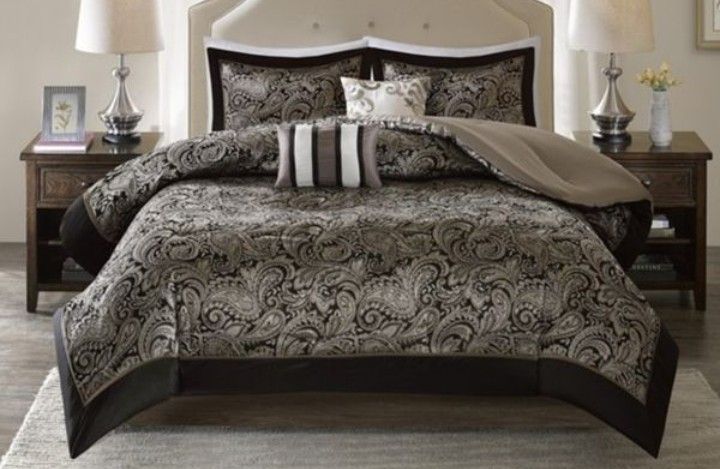 Queen size comforter set