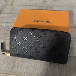     Louis Vuitton Black Monogram Leather Zippy Wallet