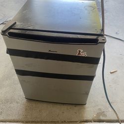 Mini Fridge 