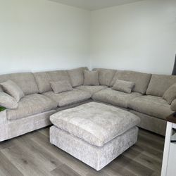 BRAND NEW IN BOX! 6 Piece Oatmeal CLOUD Modular Sectional Couch (FREE DELIVERY 🚚)