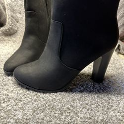 Boots Size 10 Fits More Like A 9 . 