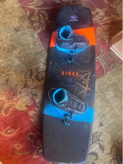 Ronix wake board   VAULT 125/130CM W/ DIVIDE