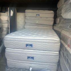 Special Queen Used Mattress Whit Box Spring Good Condition ⭐️