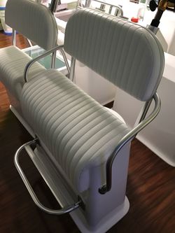 Medium live well leaning post