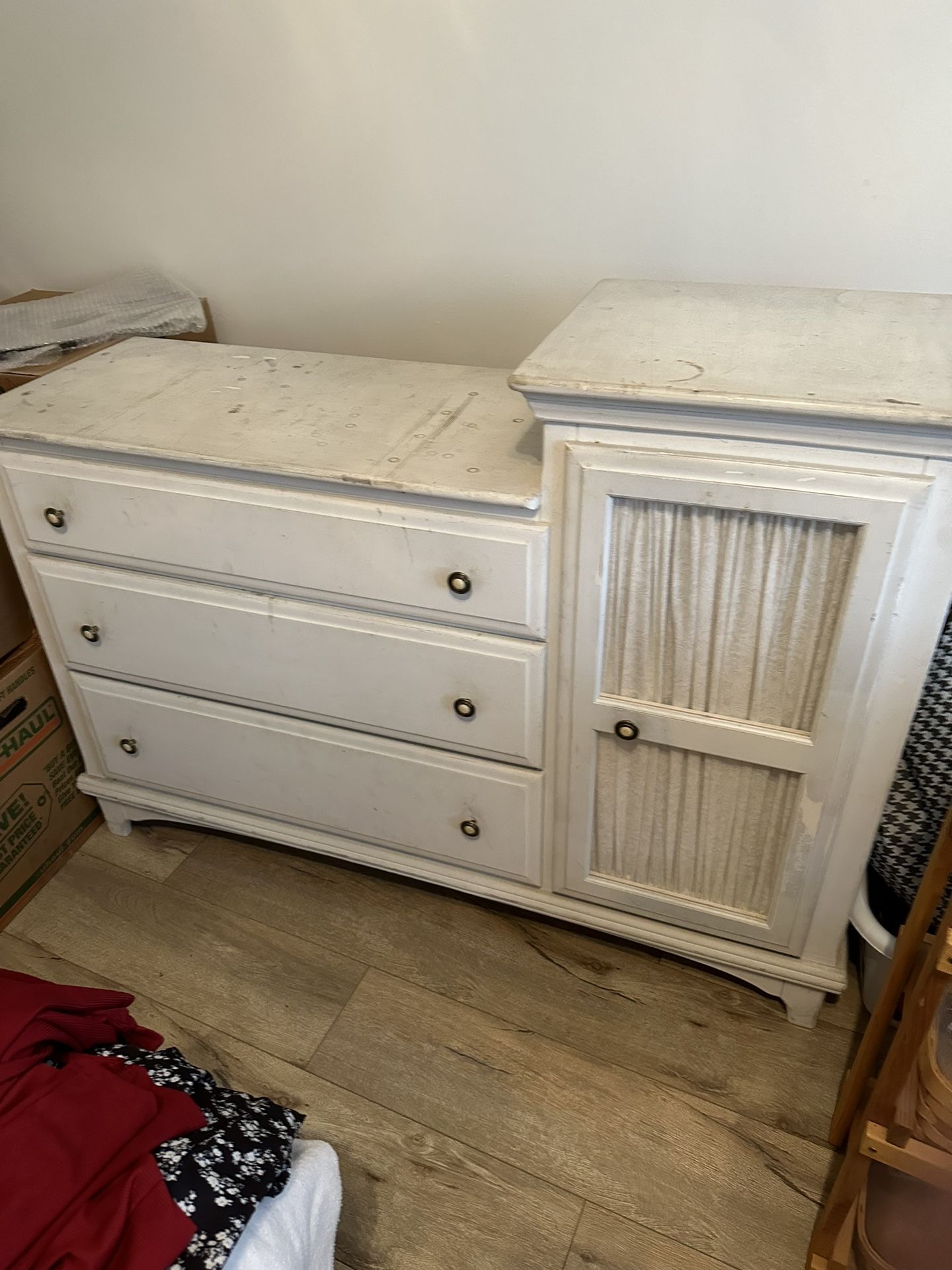 FREE White Solid Wood Dresser-side Cabinet