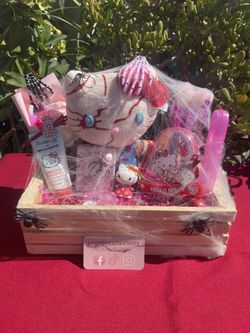 Hello Kitty Boo Basket