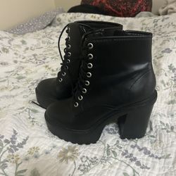 Soda Black Platform High top Boots