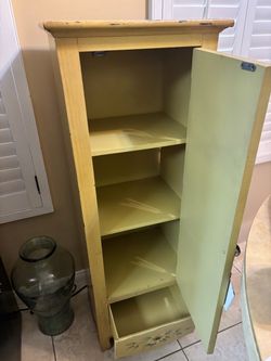 Vintage Country-Style Wood Tiered Shelf With Rooster Motif