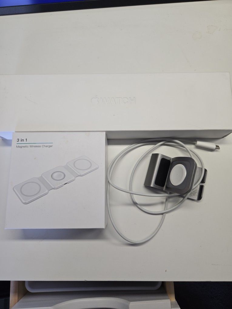 Apple Watch Series 7 With ccessories 