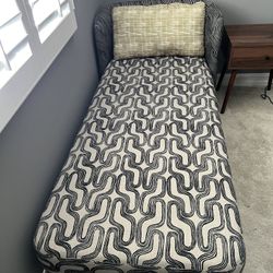 Modern Chaise Lounge - Black & White Wavy Pattern
