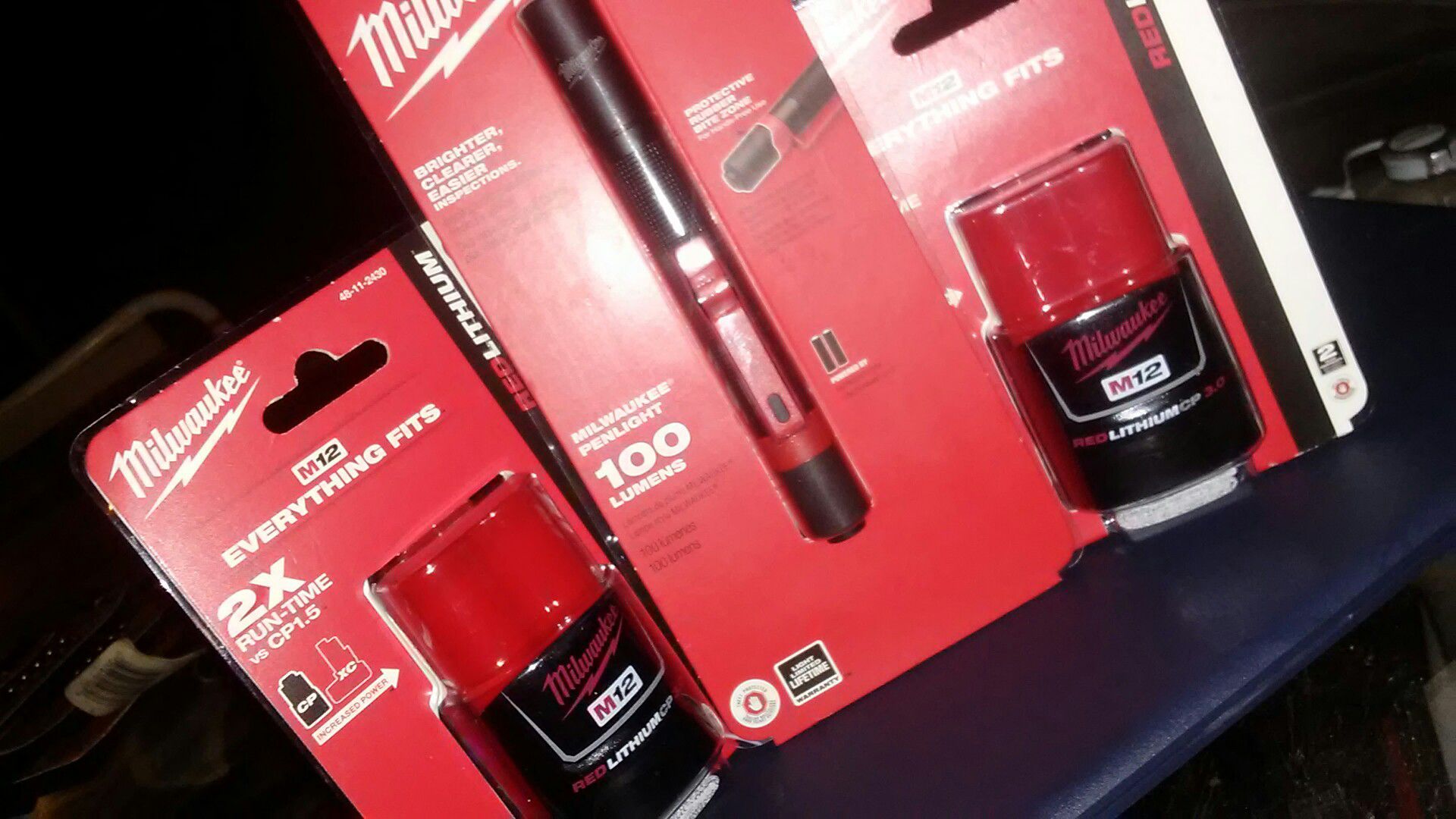 MILWAUKEE 3SOME ××× 2 RED LITHIUM CP3.0 M12 BATTERIES & 100 LUMENS PENLIGHT