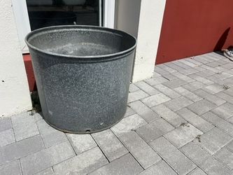Vintage Galvanized Steel Planter Tub/Excell. Condition
