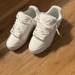 White Louis Vuitton Trainers Sz 11/44