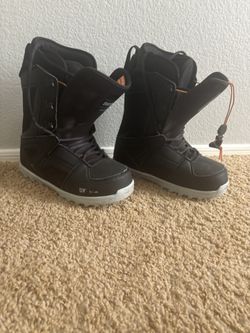 Morrow Women’s Snowboard Boots - Size 9