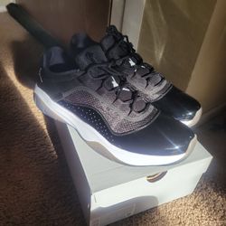 Jordan 11 CMFT Low
Black White
