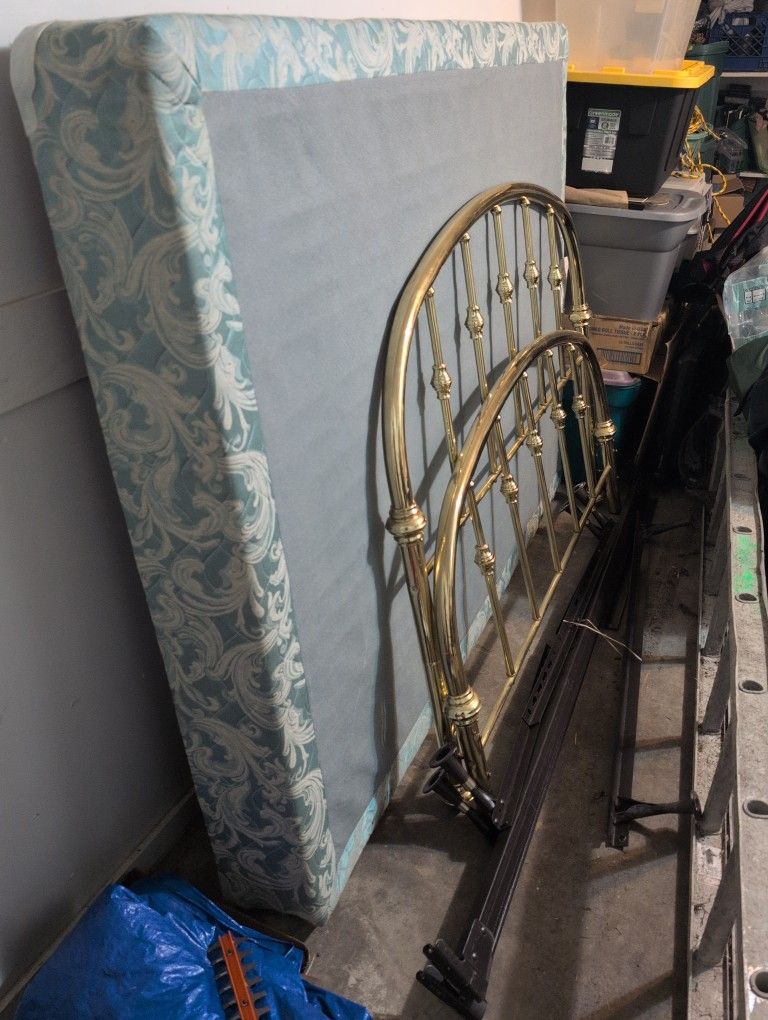 Queen Bedframe And Box spring