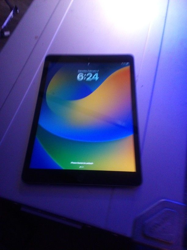 8th Gen 32 Gig I Pad For sale