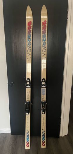 2 Set Of Skis