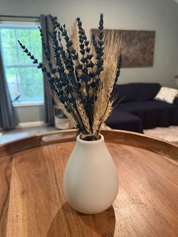 Moving sale- dried flowers, vases, lanterns, decorative pillows and more