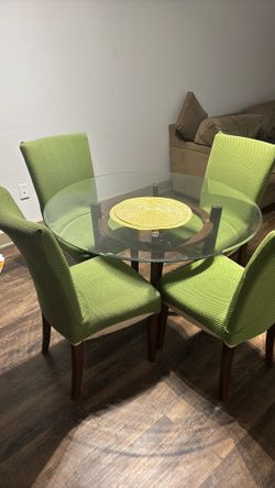 5 PC Dining Room Set! Wooden Base with Glass Top