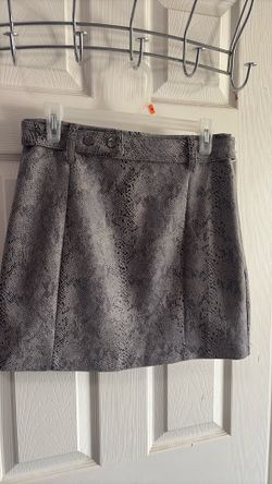 Snake print suede skirt size M