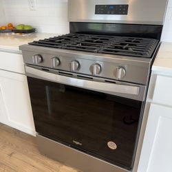 Brand New Whirlpool Natural Gas Stainless Steel Range 