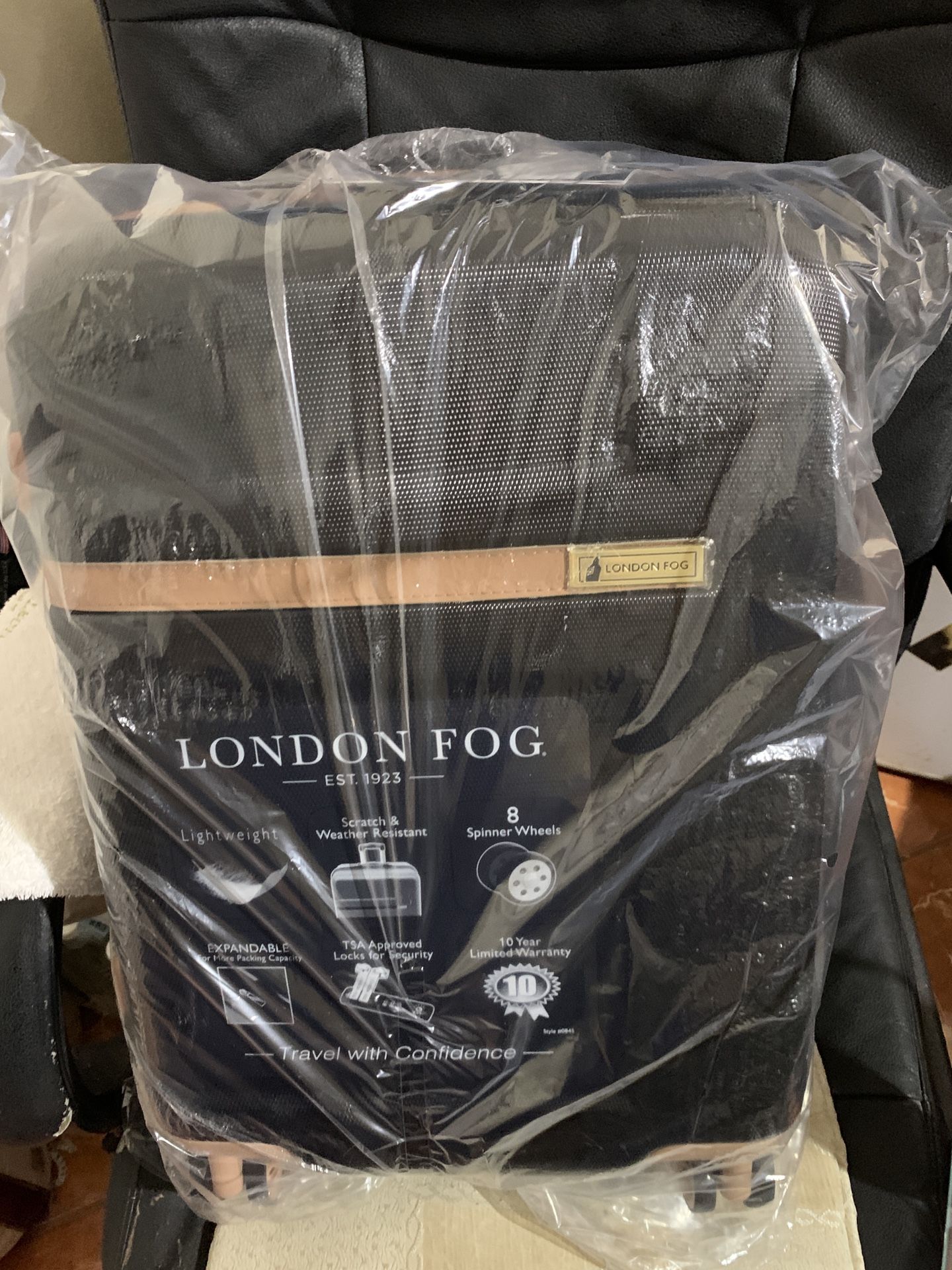 LONDON FOG WESTBURY COLLECTION 20" EXPANDABLE HARDSIDE SPINNER CARRY-ON LUGGAGE
