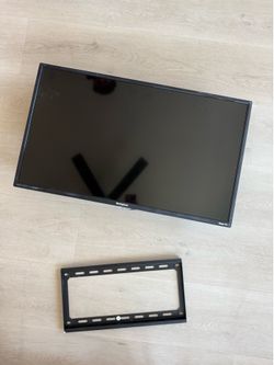 32 in Westinghouse Tv with mount