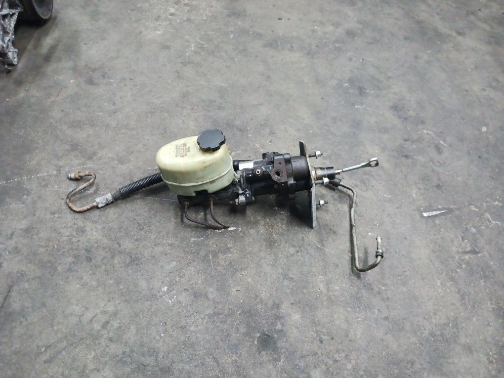 Escalade 2003/2006 HydraBoost and Master Cylinder W/line