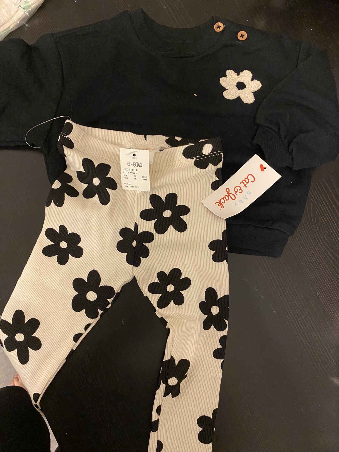 New Baby Clothes /6-8 Months