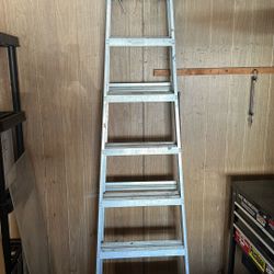 8’ ALUMINUM LADDER