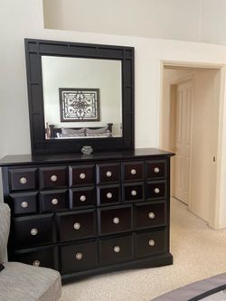 Queen Size, Dark Wood Bedroom Set with Bed Frame, Dresser, and Mirror w/ mattress