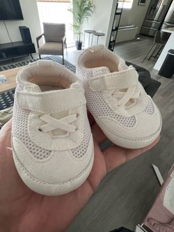 Cloud Island White Baby Sneakers - Size: 6-9M