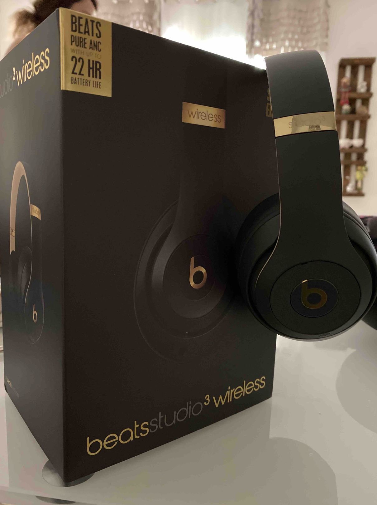 Beats by Dr. Dre Studio3 Wireless Headphones color black gold