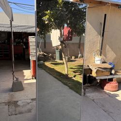 Standing mirror 