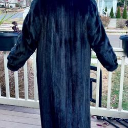 GORGEOUS BLACKGLAMA FULL LENGTH FUR MINK COAT!