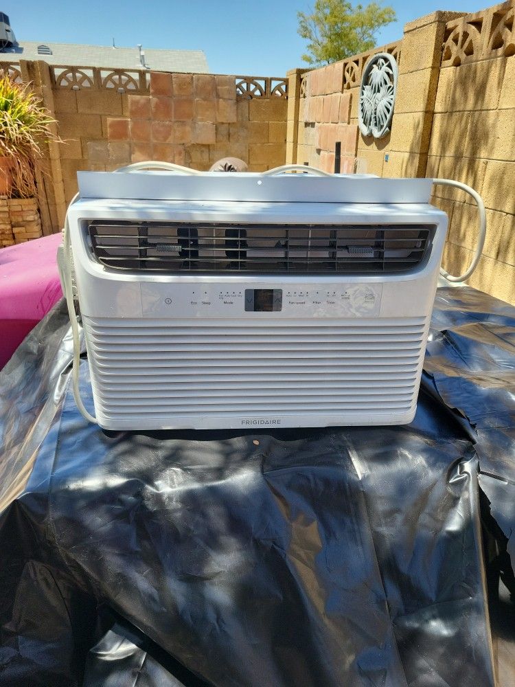 Window Air Conditione & Dehumidifier