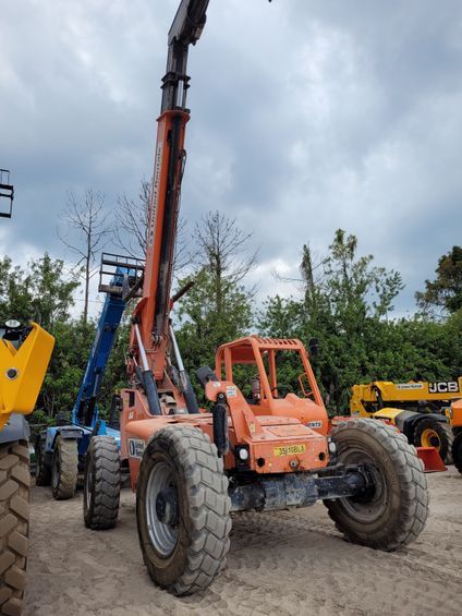 SKYTRAK 8042 - 8,000lbs 42’ Reach Forklift