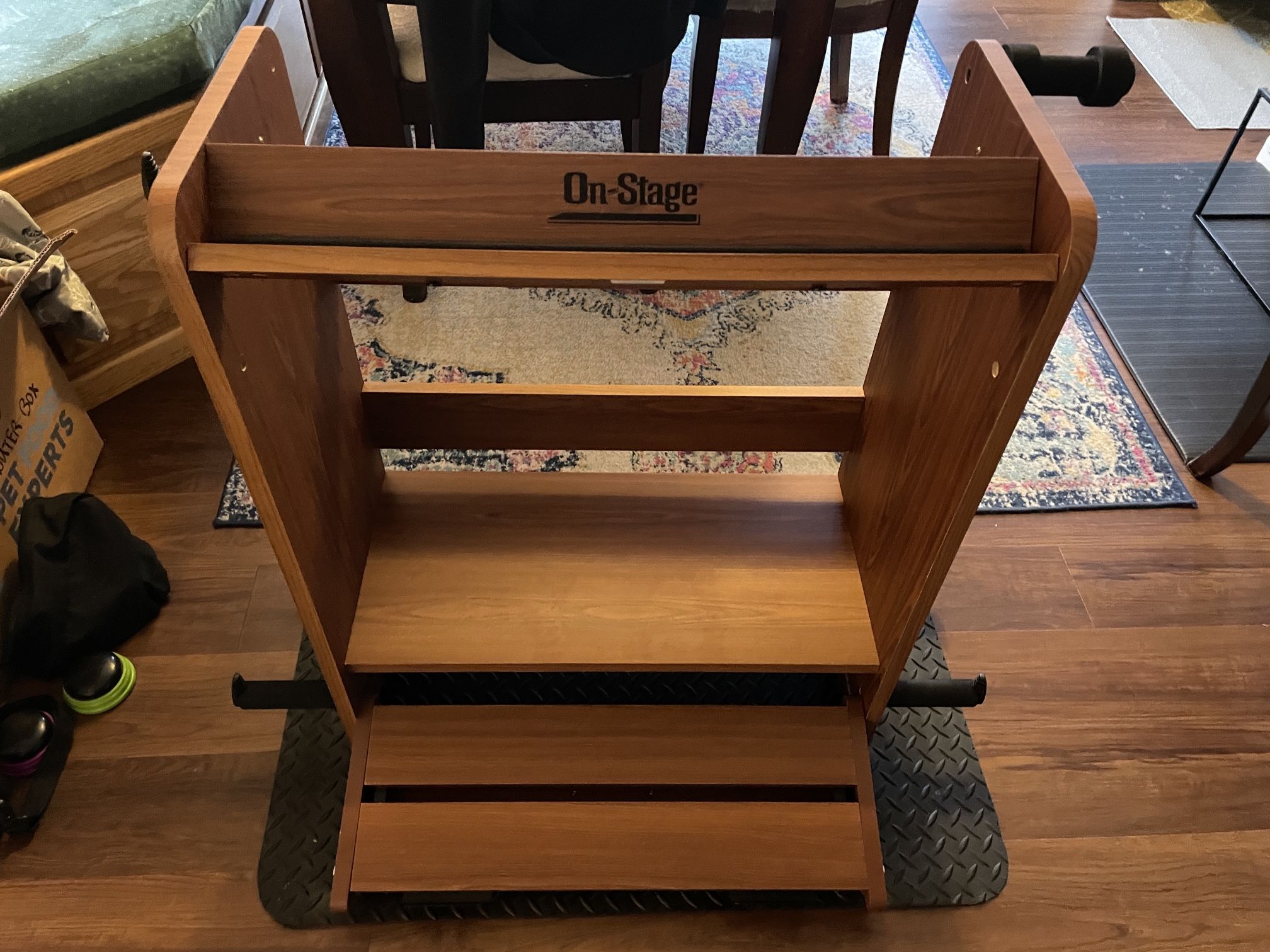 Guitar Workstation / Stand - On-Stage