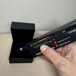 VVS1 Moissanite Engagement Ring 1CT